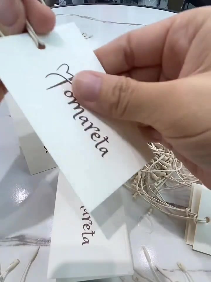 手工吊牌串线制作细节